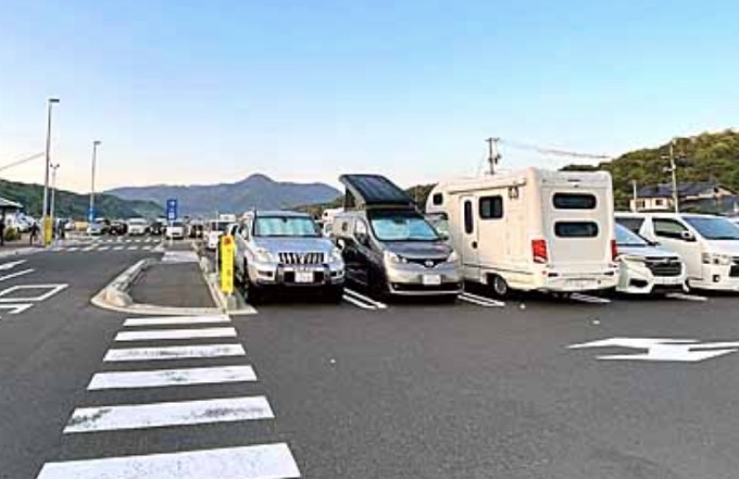 車中泊を「迷惑」から「客」へ